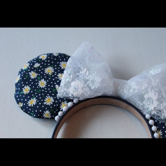 Minnie Mouse eats - Picture 6 of 8